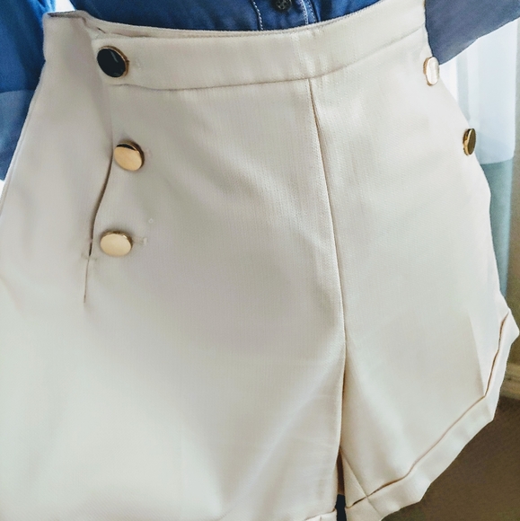 H&M Pants - Cream Shorts